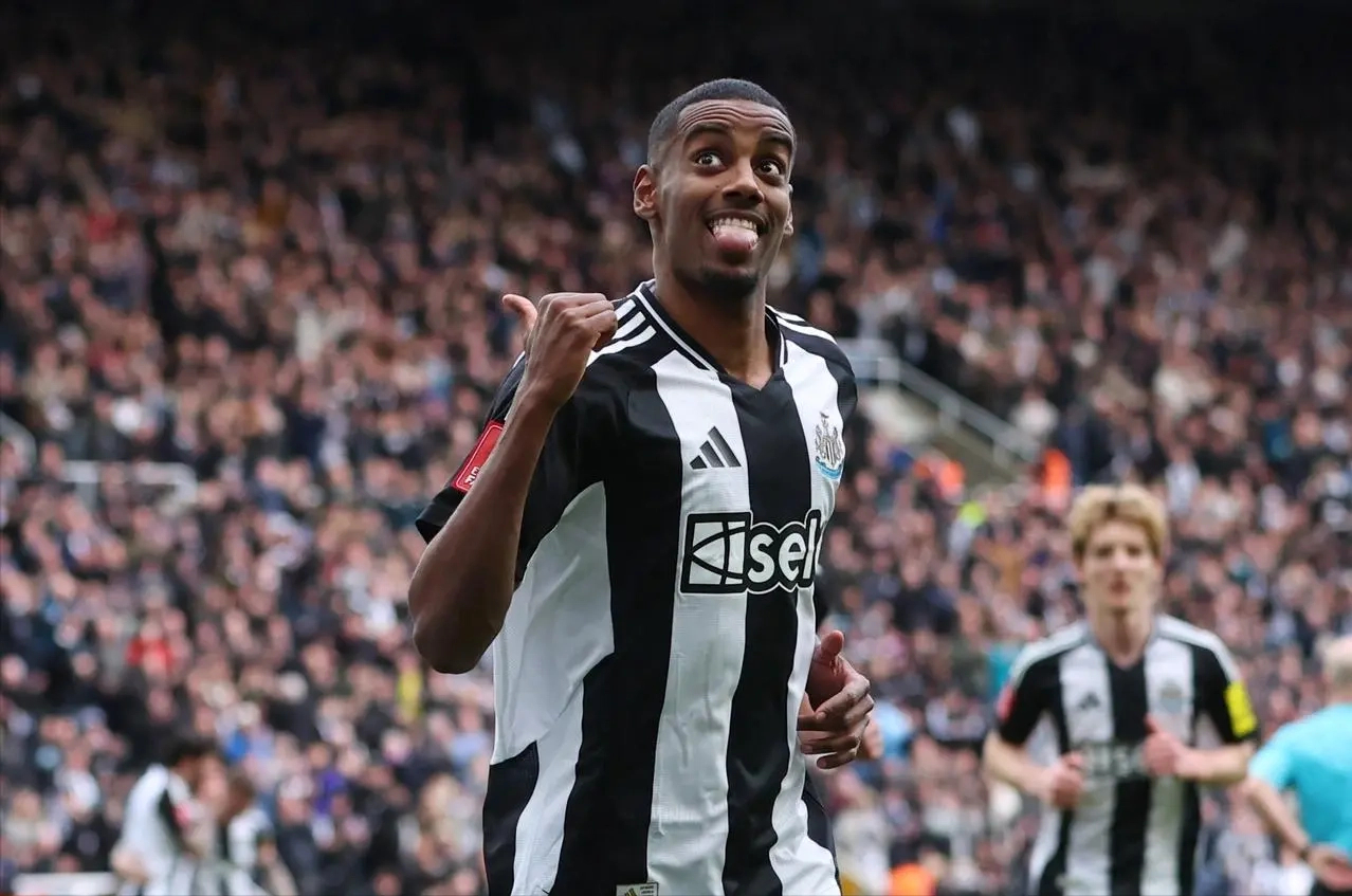 曼联教练阿莫林去留悬念：高层坚持留任，换帅传闻背后经济考量